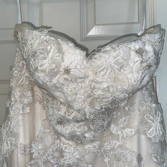 Flowy Lace Melissa Sweet Wedding Dress - Picture 6 of 12